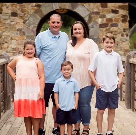 Profile Picture of Jennifer Guzewicz (@jen_guz77) on Poshmark