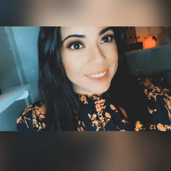 Profile Picture of Jessica Albirdy (@jessicaalbirdy) on Poshmark