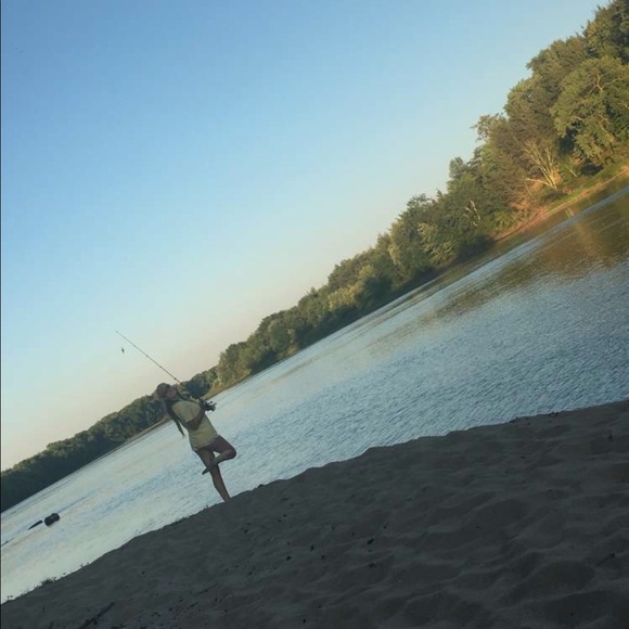 Profile Picture of Bobbi jo Poepping (@bobbijopoepping) on Poshmark