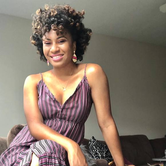 Profile Picture of Nia Savoy (@nnsavoy) on Poshmark