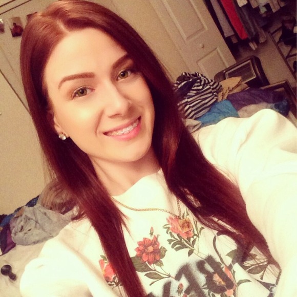 Profile Picture of Sarrah Lehecka (@bosslehh) on Poshmark
