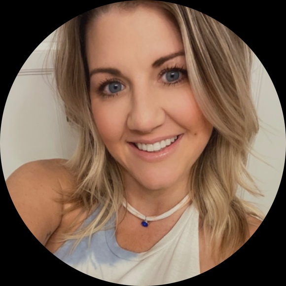 Profile Picture of Jill Achelpohl (@jillierose2782) on Poshmark