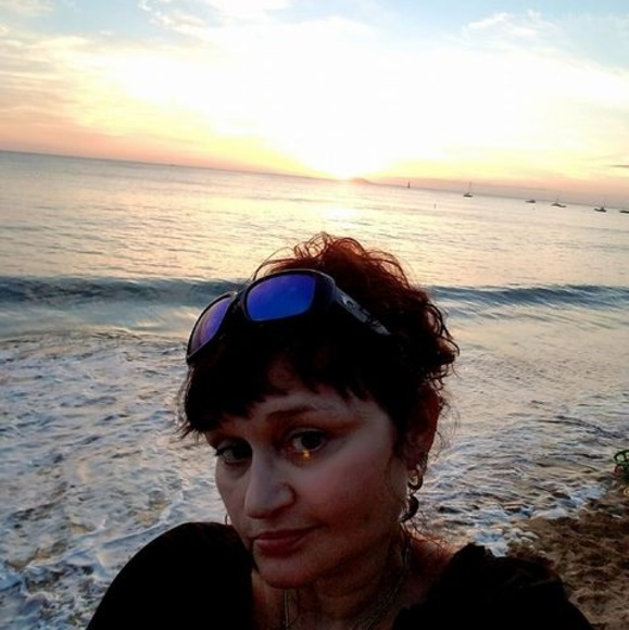 Profile Picture of Luz Baez (@lzbaez) on Poshmark