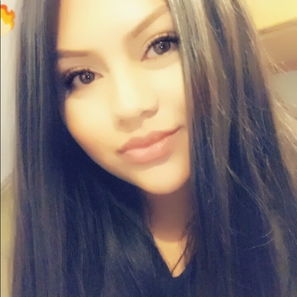 Profile Picture of Daniela Campos (@daniela940) on Poshmark