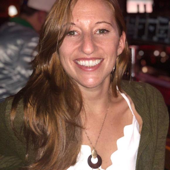 Profile Picture of Sara Fioriglio (@saralynnfig) on Poshmark