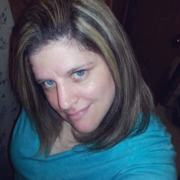 Profile Picture of Karin Stickles (@karebear19791) on Poshmark