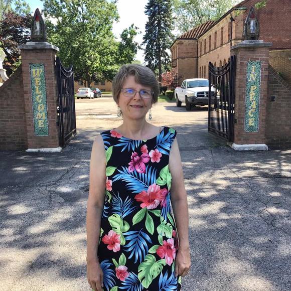 Profile Picture of Lori Grajek (@sherlockmom) on Poshmark
