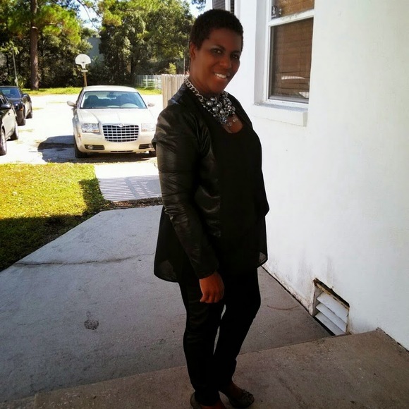 Profile Picture of Kim Byrd (@byrdkm) on Poshmark