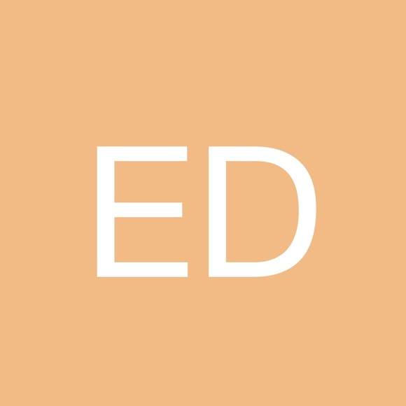 Profile Picture of Ei Dz (@erdilli) on Poshmark