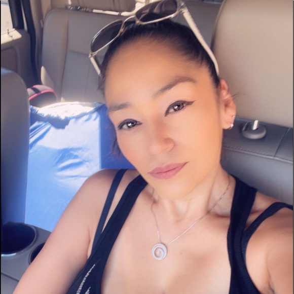 Profile Picture of Julia Videla (@juliav1315) on Poshmark