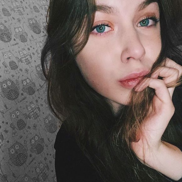 Profile Picture of Iris Barker (@iris195) on Poshmark