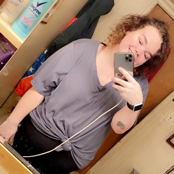 Profile Picture of Ashley Gresham (@ashleygresha542) on Poshmark