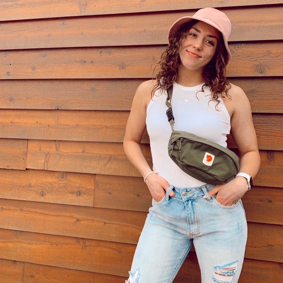 Lucia Rizzo - Poshmark Profile Picture of Lucia Rizzo (@lrizzo99) on Poshmark