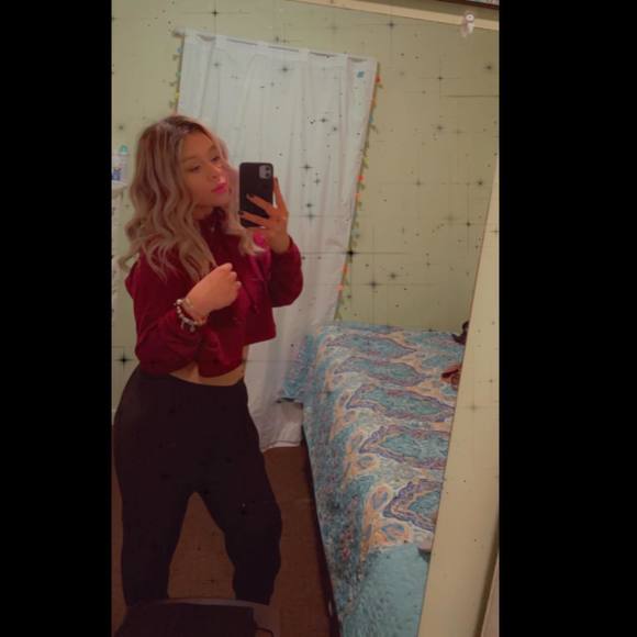 Profile Picture of Joseline Escobar (@j_escobarr) on Poshmark