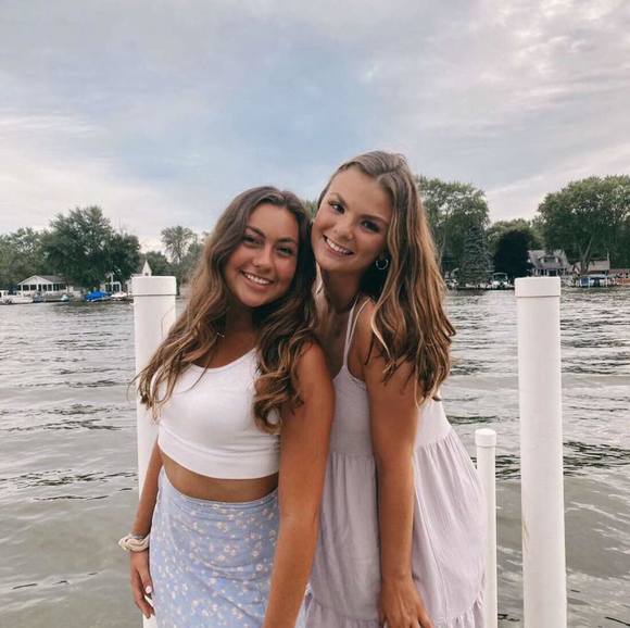 Profile Picture of Katie Rossetti (@katie_rossetti) on Poshmark