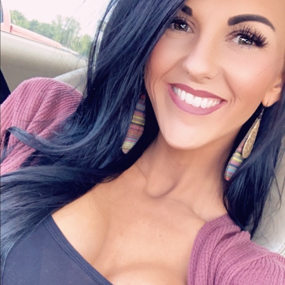 Profile Picture of Kayla Roberts (@robertsk1369) on Poshmark