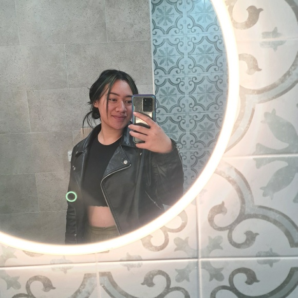 Profile Picture of Mary-anne Matavai (@reichenat) on Poshmark