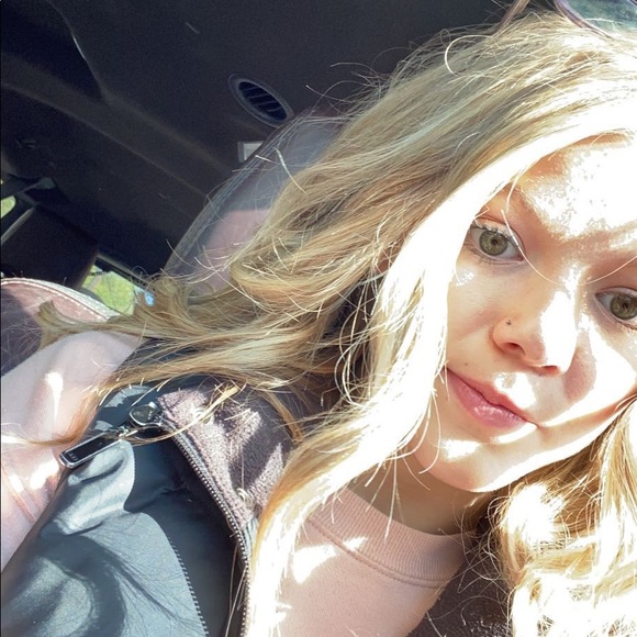 Profile Picture of Peyton Jeffery (@peyton_jeffery) on Poshmark