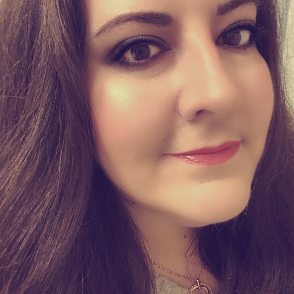 Profile Picture of Shelly Chrustowski (@faerienice711) on Poshmark