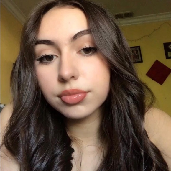 Profile Picture of Cynthia Anaya (@cynthianaya05) on Poshmark