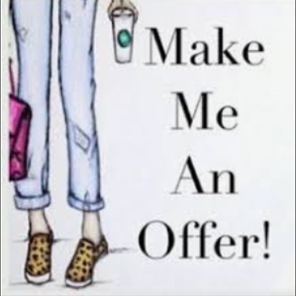 Profile Picture of Mya 💕 Hartnell (@trendyteens19) on Poshmark