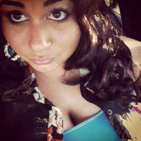 Profile Picture of Zeinab Wallaker (@zeinab3) on Poshmark