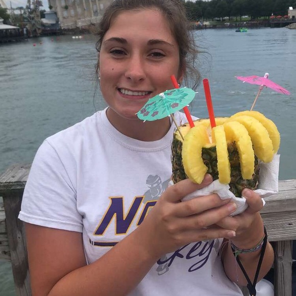 Profile Picture of Katie Breunig (@katiebreunig10) on Poshmark