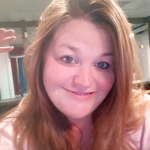 Profile Picture of Krystal Mollette (@mollettek) on Poshmark