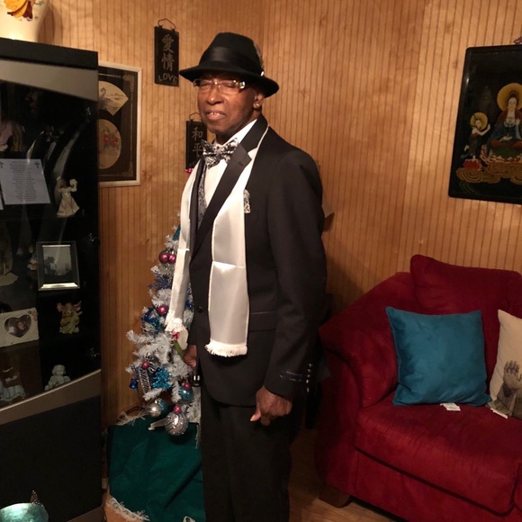 Profile Picture of Arthur Lablue (@artpaul713) on Poshmark