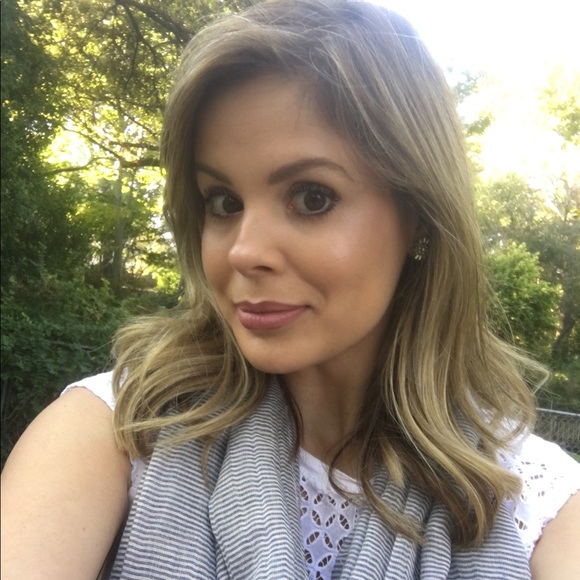 Profile Picture of Jennifer Vaughn (@jennccope) on Poshmark