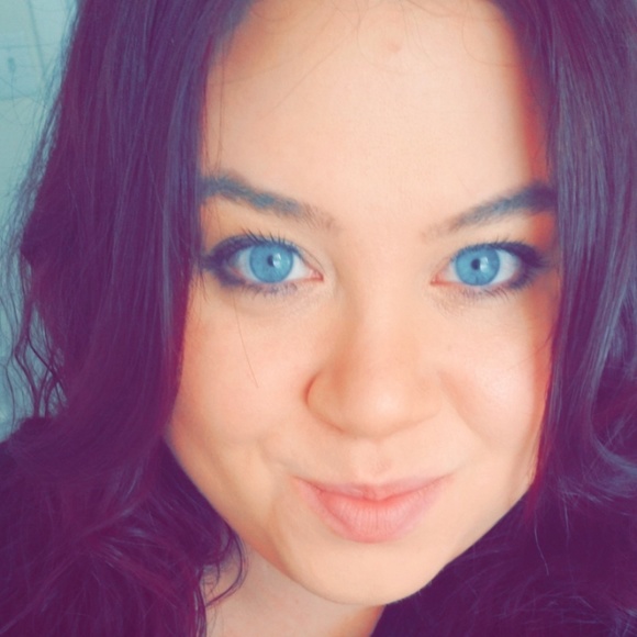 Profile Picture of Amber Kirchhoff (@chigal312) on Poshmark