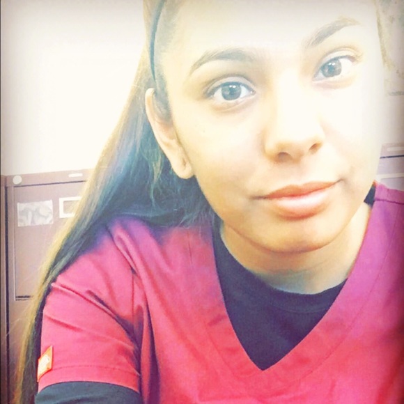 Profile Picture of Brianna Alvarez (@balvarez0708) on Poshmark