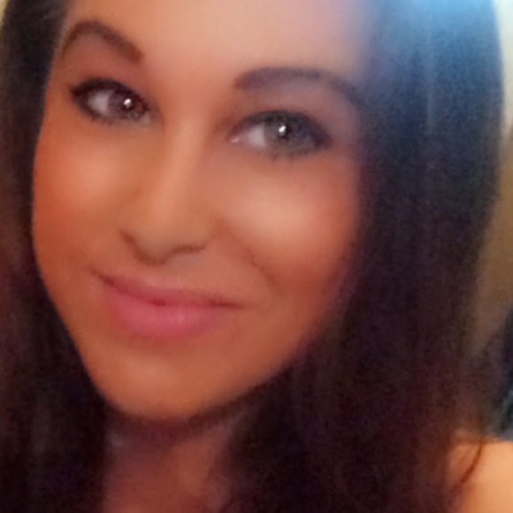 Profile Picture of Bethany Streeper (@bethybee426) on Poshmark