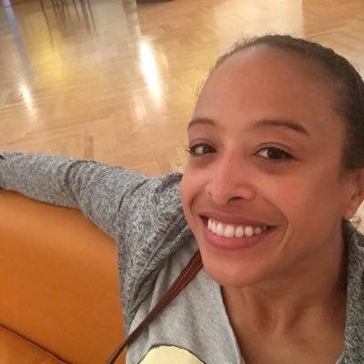 Profile Picture of Mia Sharp (@MiathaBee) on Twitter