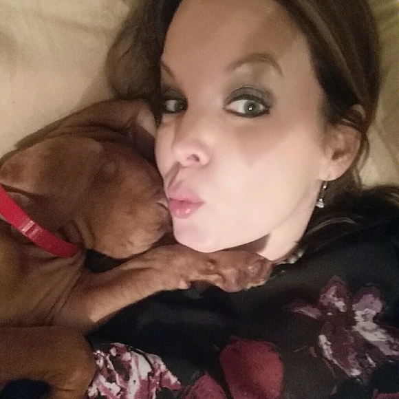 Profile Picture of Dawn Campbell (@dawnluvsvizslas) on Poshmark