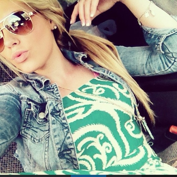 Profile Picture of Brett Smart (@brett_smart) on Poshmark