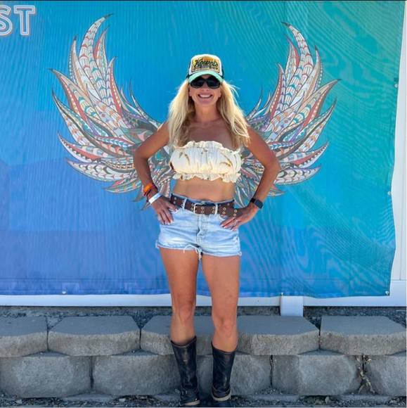 Profile Picture of Heidi Yates head (@6heads) on Poshmark