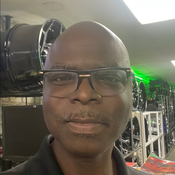 Profile Picture of Oscar Wright (@oscarwright) on Poshmark