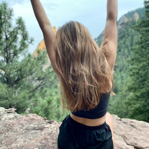 Profile Picture of Sarah Samsel (@sarahxlindsey) on Poshmark
