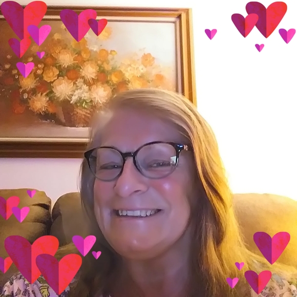 Profile Picture of Lori Oster (@lorioster54) on Poshmark
