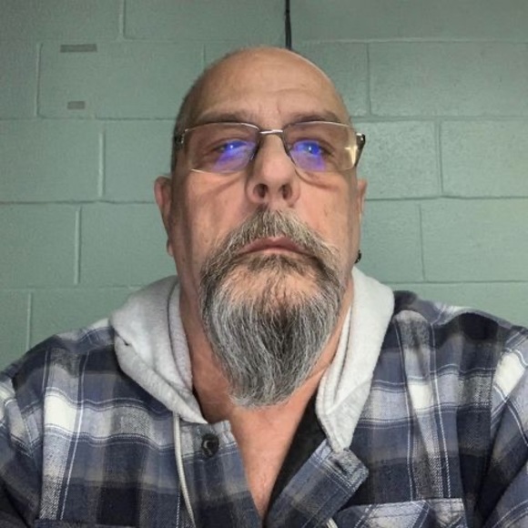 Profile Picture of Bradley Martin (@papawsmail) on Poshmark