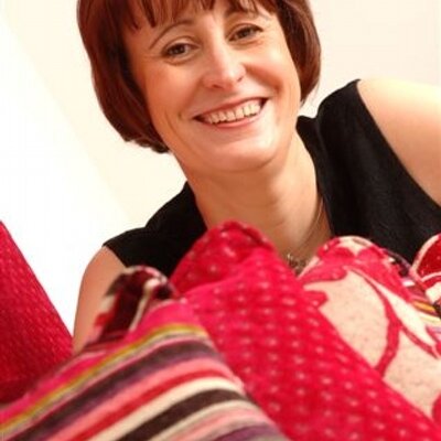 Profile Picture of Esther Bond (@Esther_Carole) on Twitter