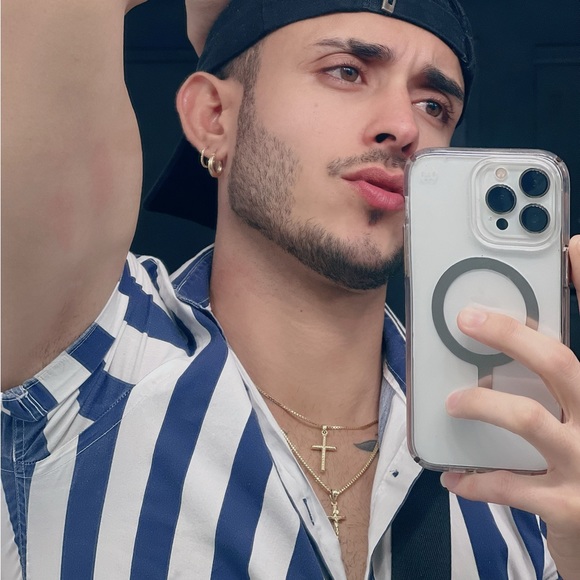 Profile Picture of Luis Quesada tellez (@luisquesada94) on Poshmark