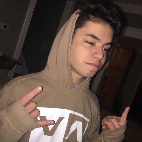 Profile Picture of Nick Mcgrath (@nickmcgrath10) on Poshmark