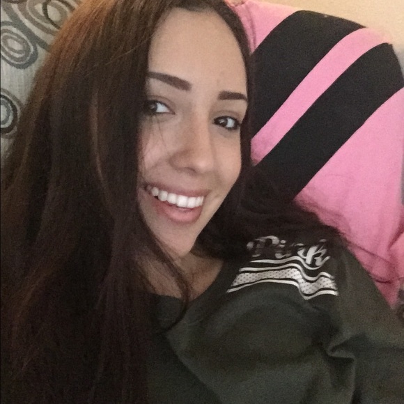 Profile Picture of Cassandra Cruz (@casscruz) on Poshmark