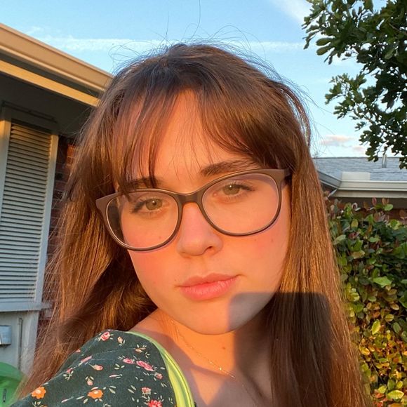 Profile Picture of Mattie Evanik (@mevanik) on Poshmark