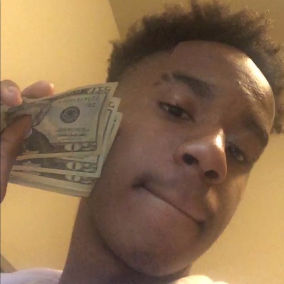 Profile Picture of Robert Hamilton (@robgotposh) on Poshmark