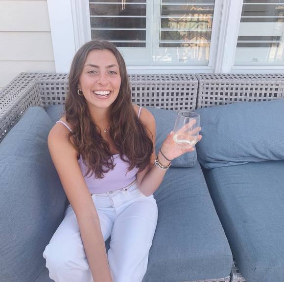 Profile Picture of Rachel Serata (@rachelserata) on Poshmark