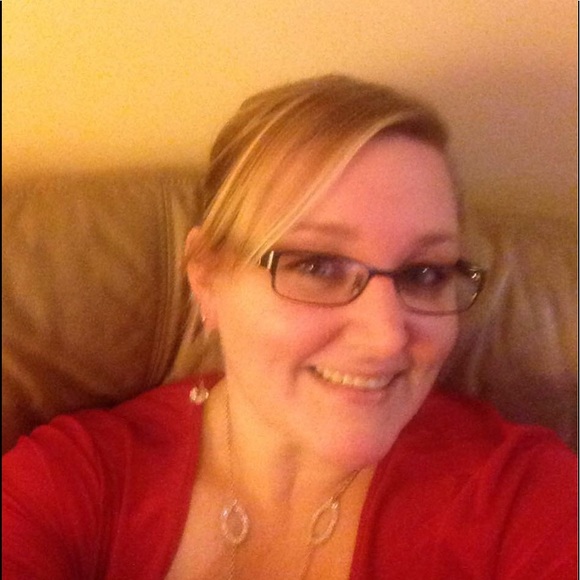 Profile Picture of Dawn Haney (@nawn8761) on Poshmark