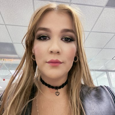 Profile Picture of Debbie Peña  💌 💥 (@DebbiePea4) on Twitter